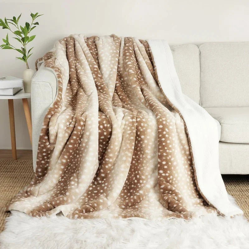 Blanket | Reversible Faux Fur & Deer Motif | 100 x 150–220 x 240 cm