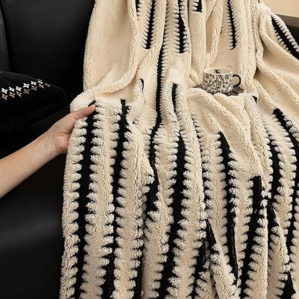 Throw Blanket | Plush Tufted Microfiber & Machine Washable | 130 x 160 cm